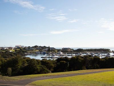 nestled-in-the-bustling-tourist-town-of-robe-harbour-view-motel-7