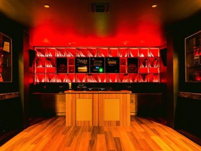 sound-music-bar-a-premier-late-night-entertainment-venue-2