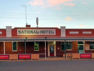 national-hotel-stawell-0