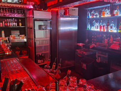 piano-on-high-a-piano-bar-with-a-late-night-licence-2