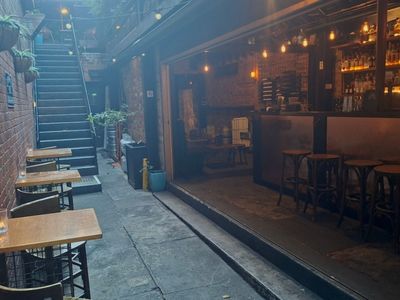 union-electric-a-cbd-laneway-cocktail-bar-and-rooftop-0