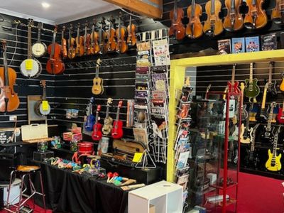 guitar-village-frankston-comes-with-a-large-online-commerce-network-retail-sh-3