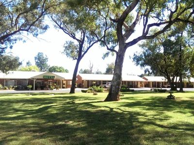 cooee-motel-gilgandra-freehold-going-concern17-room-motel-2-1-hectares-2