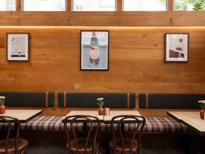 nixie-nox-the-smallest-pub-in-richmond-6