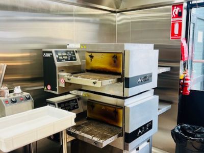 fully-fitted-modern-pizzeria-with-premium-fit-out-8