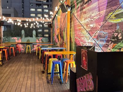 heroes-bar-4