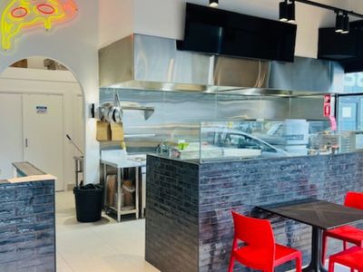 fully-fitted-modern-pizzeria-with-premium-fit-out-1