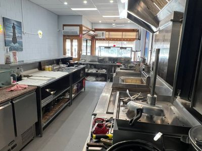 under-offer-henty-st-fish-amp-grill-5