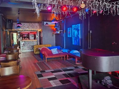 piano-on-high-a-piano-bar-with-a-late-night-licence-0