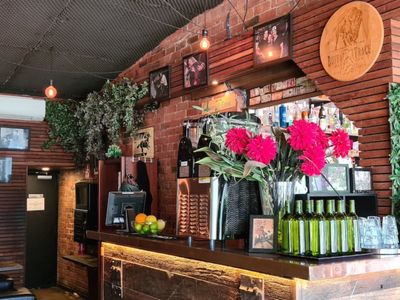 under-offer-iddy-biddy-bar-1