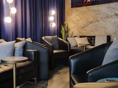 hydrant-bar-a-charming-and-stylish-local-retreat-3