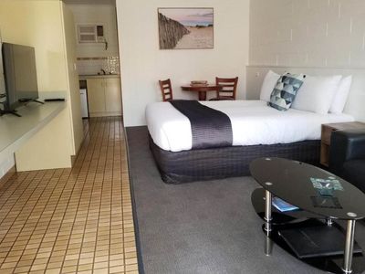 perfectly-located-motel-on-the-esplanade-5