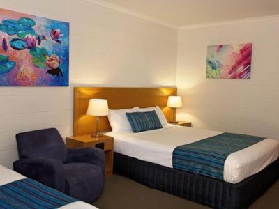 under-contract-white-lace-motor-inn-west-mackay-7