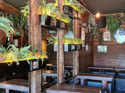 under-offer-iddy-biddy-bar-0