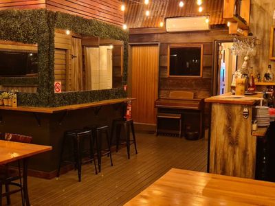 picasso-39-s-pizza-restaurant-6