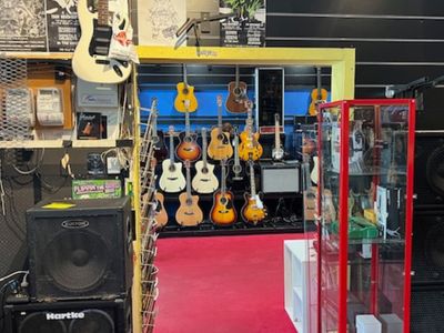 guitar-village-frankston-comes-with-a-large-online-commerce-network-retail-sh-9