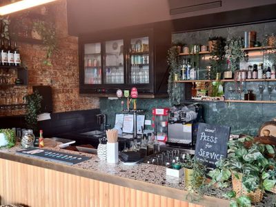 jungle-boy-amp-tully-39-s-two-very-different-bars-in-one-location-2