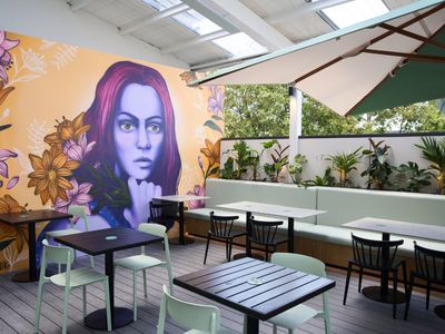 hotel-lona-fully-renovated-venue-in-frankstons-entertainment-hub-5