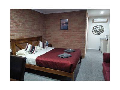 motel-with-expansion-potential-on-prime-western-highway-site-3