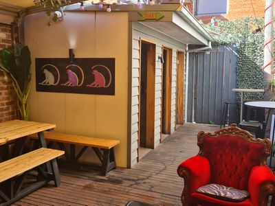 three-monkeys-award-winning-bar-on-chapel-street-8