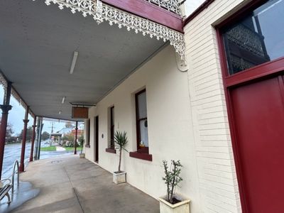 gladstone-hotel-dookie-established-country-hotel-opportunity-1