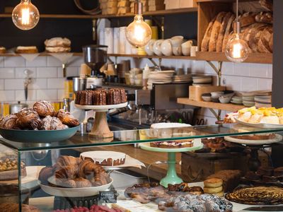 beautifully-fitted-bakery-cafe-in-the-heart-of-mckinnon-1p6290-0