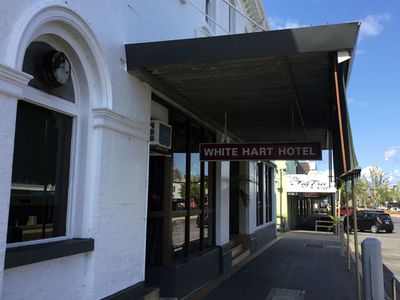 white-hart-hotel-well-maintained-country-hotel-3