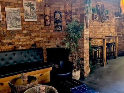 jungle-boy-amp-tully-39-s-two-very-different-bars-in-one-location-5