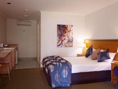 under-contract-white-lace-motor-inn-west-mackay-9
