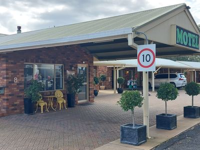 cooee-motel-gilgandra-freehold-going-concern17-room-motel-2-1-hectares-0