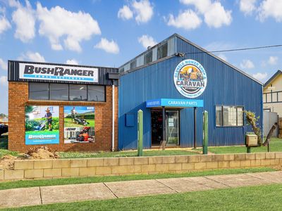 prime-portland-freehold-business-opportunity-established-retail-amp-workshop-0