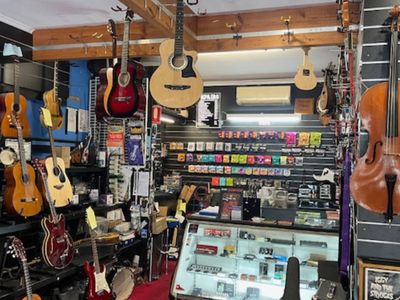 guitar-village-frankston-comes-with-a-large-online-commerce-network-retail-sh-4