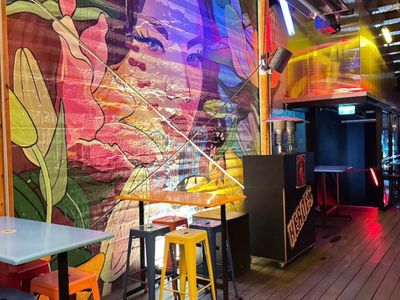 heroes-bar-7
