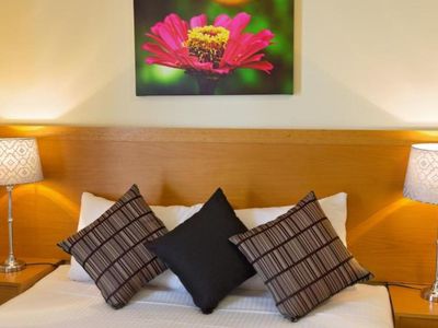under-contract-white-lace-motor-inn-west-mackay-4
