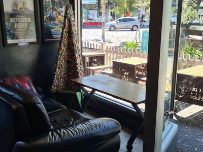 under-offer-iddy-biddy-bar-6