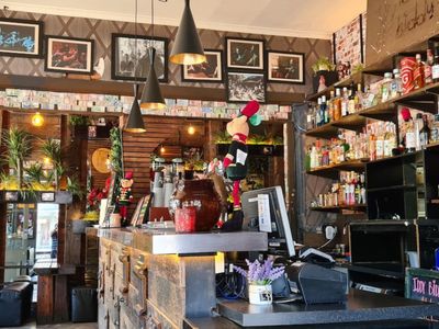 under-offer-iddy-biddy-bar-3