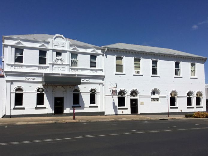 white-hart-hotel-well-maintained-country-hotel-9