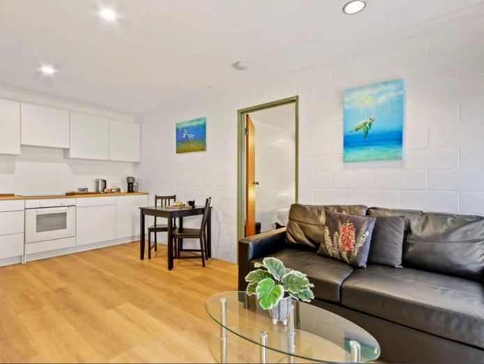 perfectly-located-motel-on-the-esplanade-2