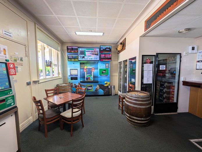 under-offer-hibernian-hotel-beechworth-1p6324-4