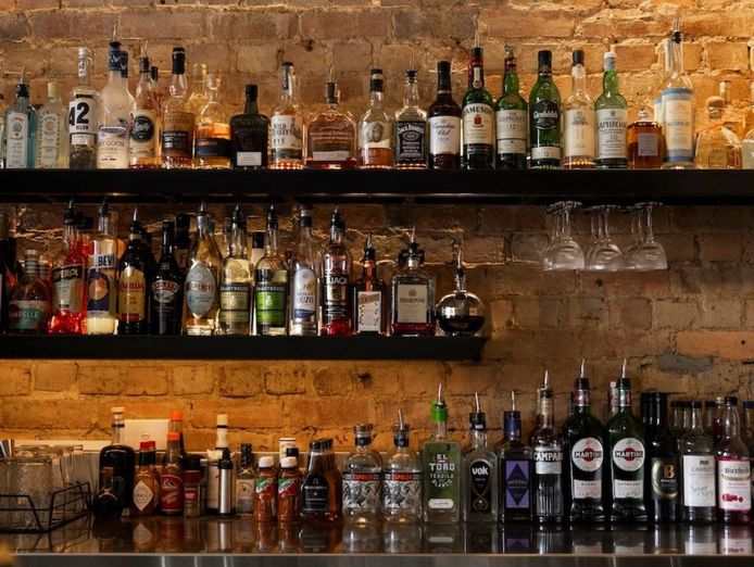 nixie-nox-the-smallest-pub-in-richmond-5