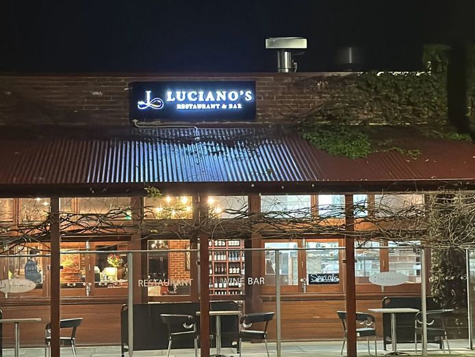 well-established-restaurant-with-growth-potential-in-prime-drouin-location-luc-1