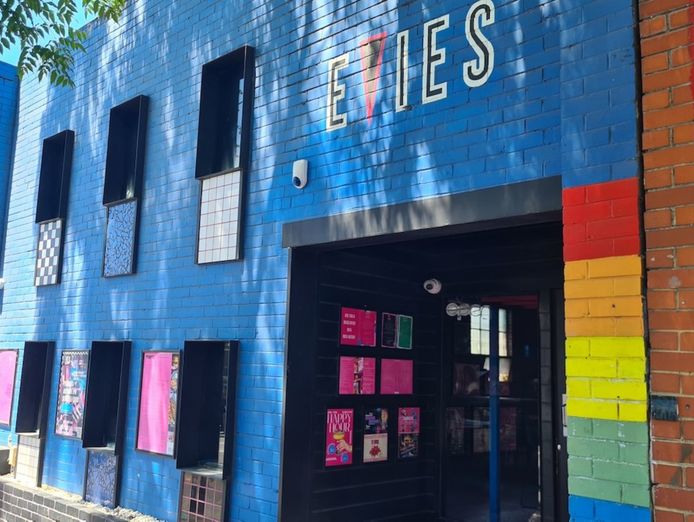 a-vibrant-neon-soaked-fitzroy-spot-0