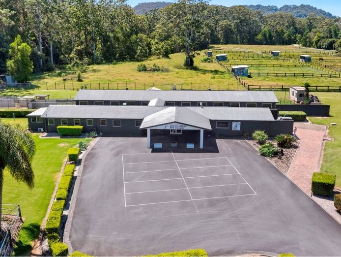 26-acres-established-pet-resort-amp-multiple-residences-a-rare-freehold-oppor-1