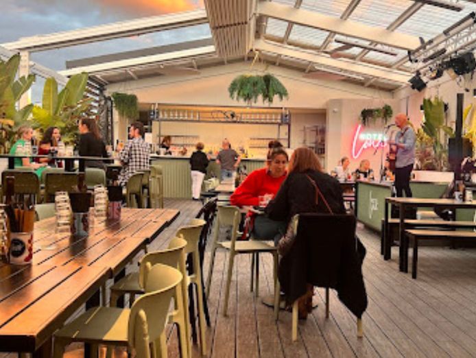 hotel-lona-fully-renovated-venue-in-frankstons-entertainment-hub-6