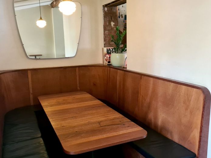 uncle-joe-39-s-a-cosy-little-bar-4