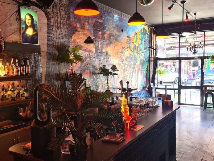 three-monkeys-award-winning-bar-on-chapel-street-5
