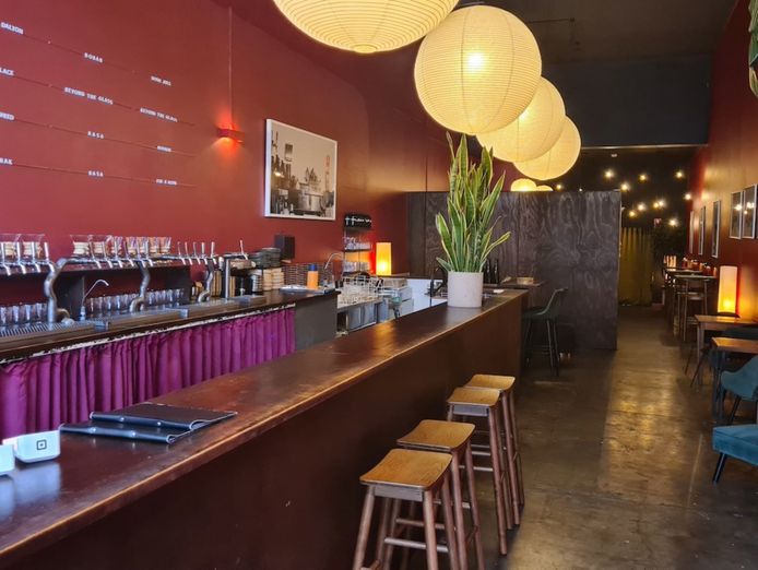 under-contract-glou-more-than-a-wine-bar-1