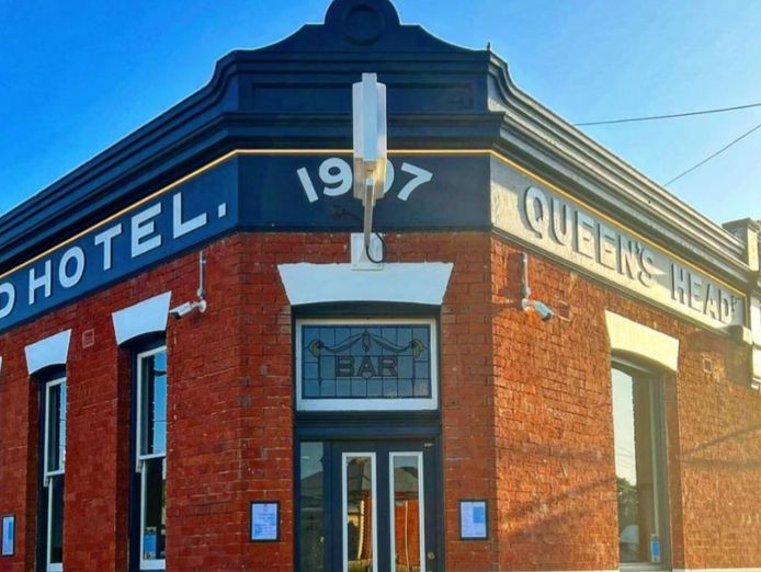 queen-39-s-head-hotel-priced-to-sell-long-lease-3