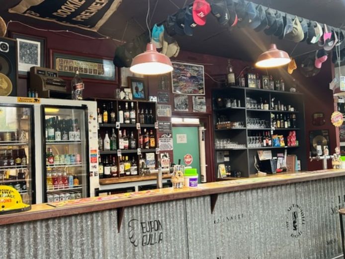 gladstone-hotel-dookie-established-country-hotel-opportunity-2