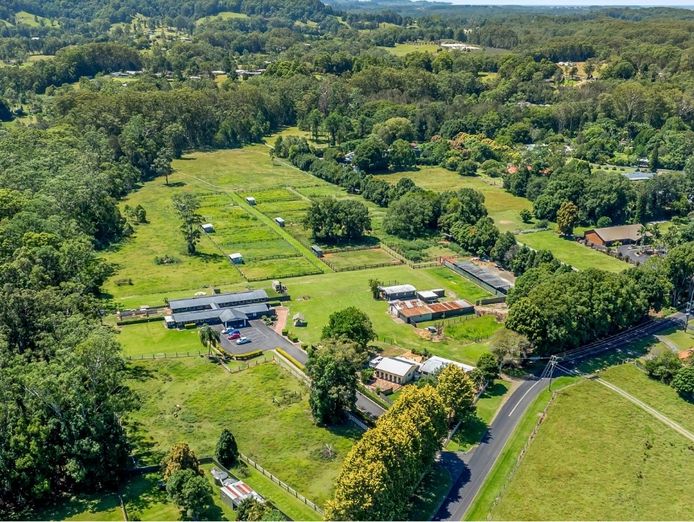 26-acres-established-pet-resort-amp-multiple-residences-a-rare-freehold-oppor-0